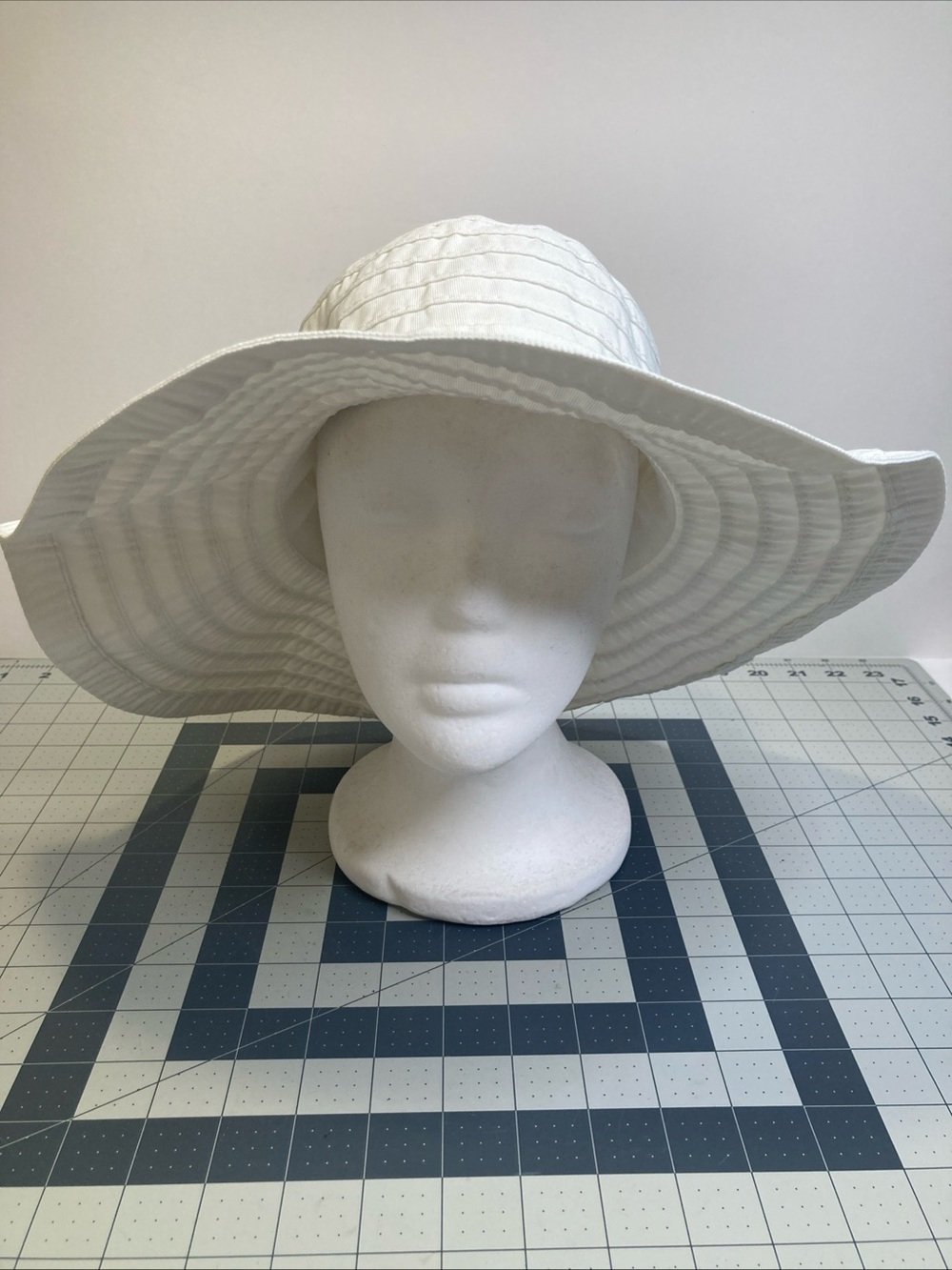Scala Collezione White Sunny Days Beach Hat Woman’s Floppy Bucket One Size